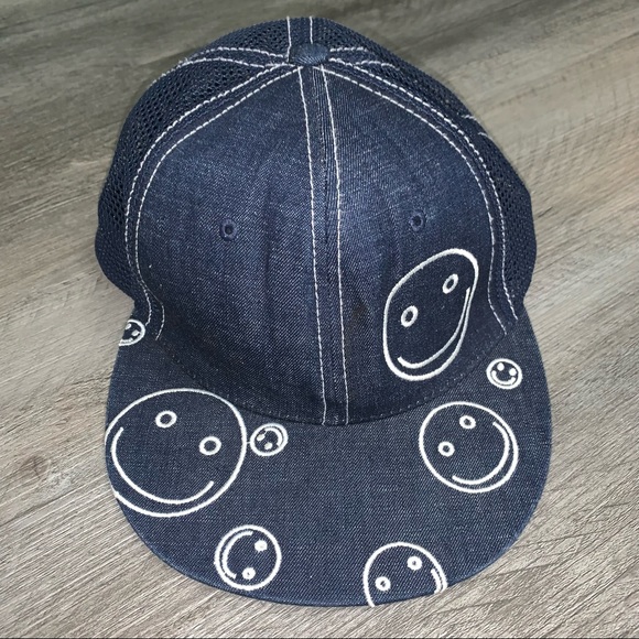 Cute Smiley Face Hat - Picture 1 of 7